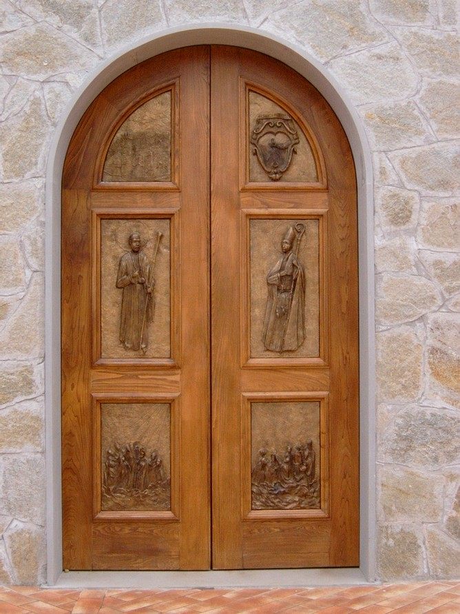 Portoncino speciale in legno decorato